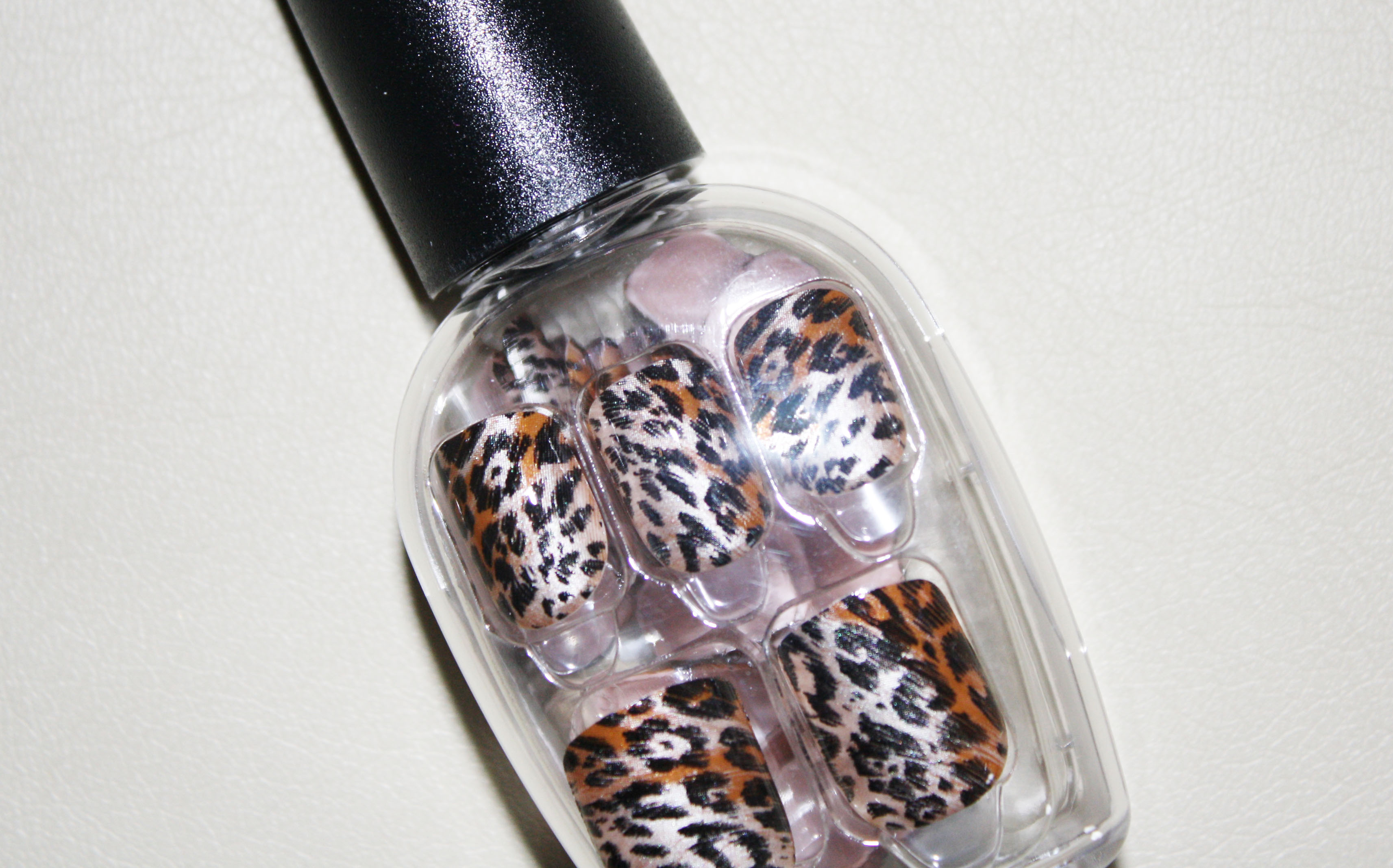 Black leopard print nail design - wide 11